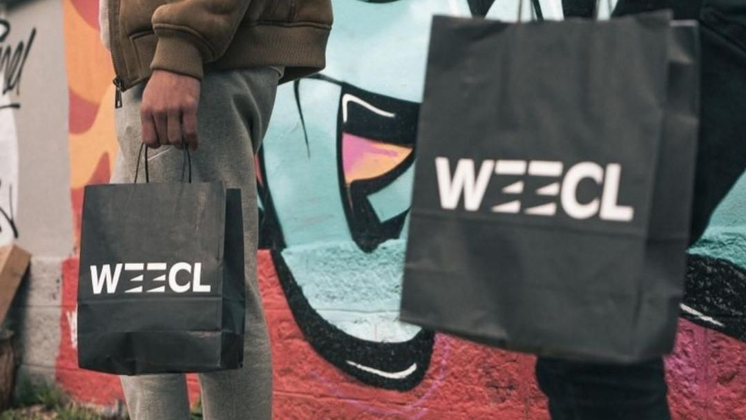 Pe lângă codurile promoționale, Weecl oferă în mod regulat oferte și promoții speciale la produsele sale. 